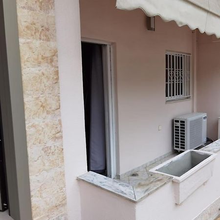 Comfy Apartment With Low Ceiling Attic Atenas Exterior foto